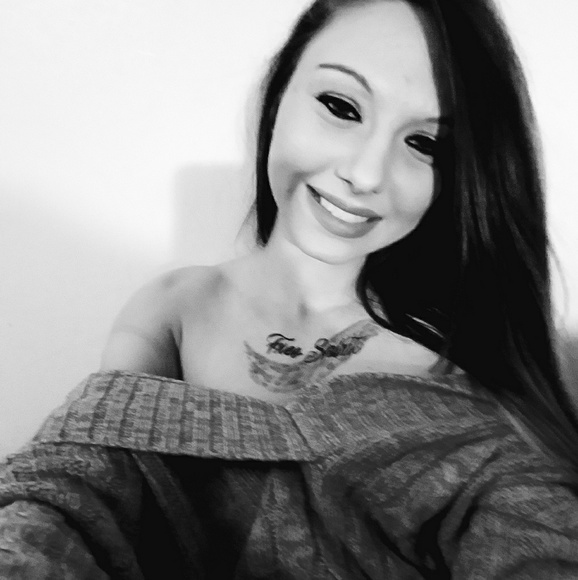 Meet your Posher, Kayla - Picture 2 of 5